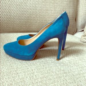 Size 7 - never worn- Gianni Bini Suede Heels